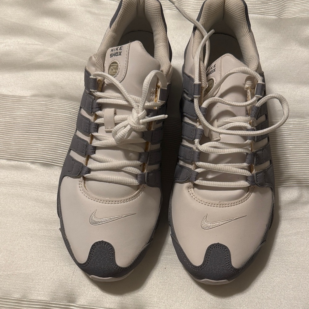 Never won Nike shox men's sneaker size 10